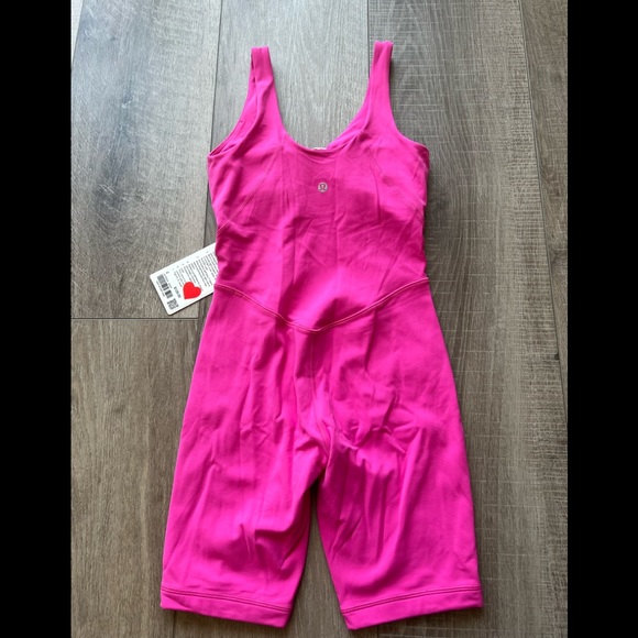 Lululemon Align Onesie 8" in Sonic Pink Size 2 - Picture 4 of 6